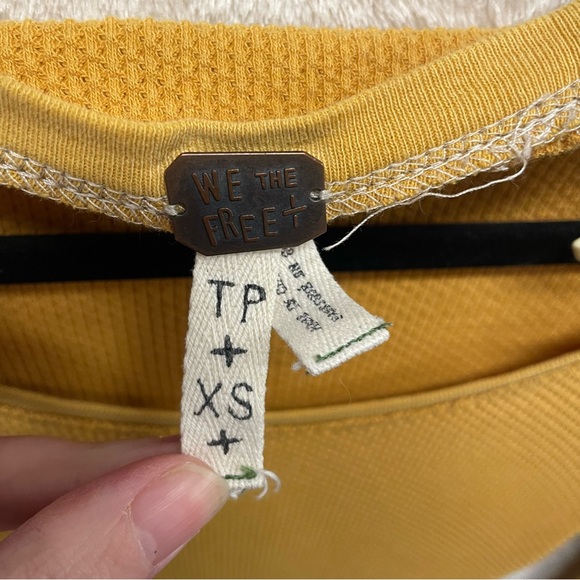 Free People Waffle Henley with Lace Sleeves mustard yellow XS - Picture 9 of 9